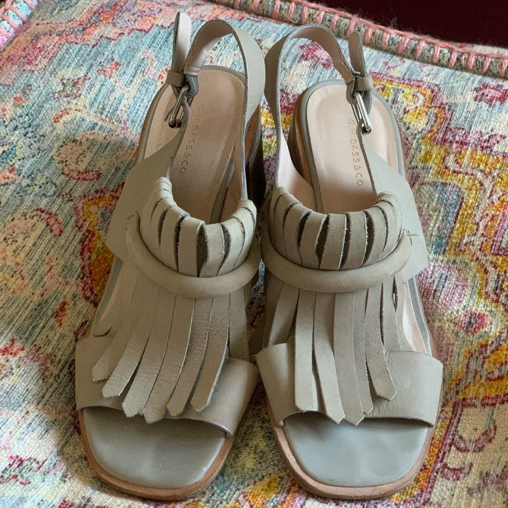 G.H. Bass & Co women’s Reagan Kiltie Fringe S.